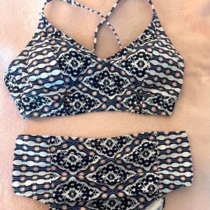 Jessica Simpson Bikini and Coverup- Never worn. Large top, Medium bottom